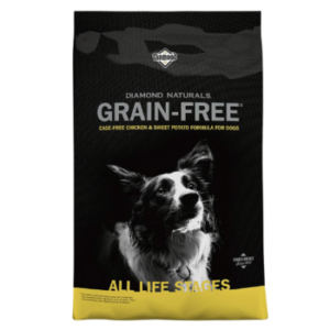 Diamond Naturals Grain-Free Chicken & Sweet Potato. Black and gold 40-lb dry dog food bag.